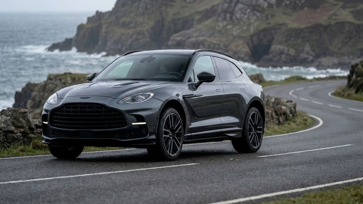 Aston Martin DBX707