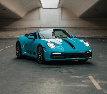 Porsche 911 Carrera 2024 huren in Dubai