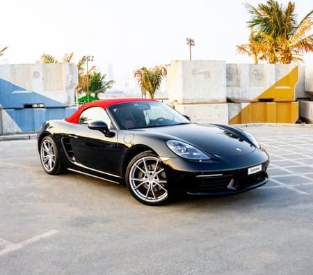 Porsche 718 Boxster 2024 huren in Dubai