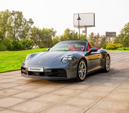 Porsche 911 Carrera Convertible 2025 huren in Dubai