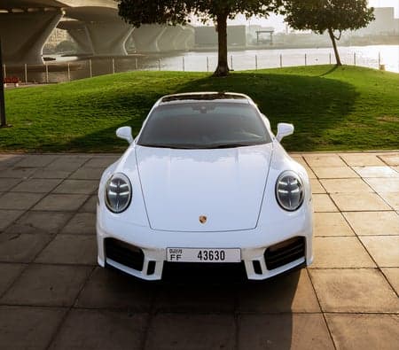 Porsche 911 Carrera 4S 2026 huren in Dubai