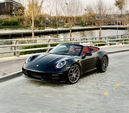 Porsche 911 Carrera 2023 huren in Dubai