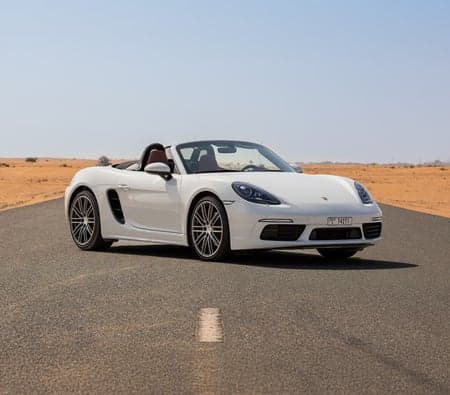Porsche 718 Boxster Convertible 2024 huren in Dubai
