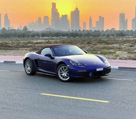 Porsche 718 Boxster 2024 huren in Dubai
