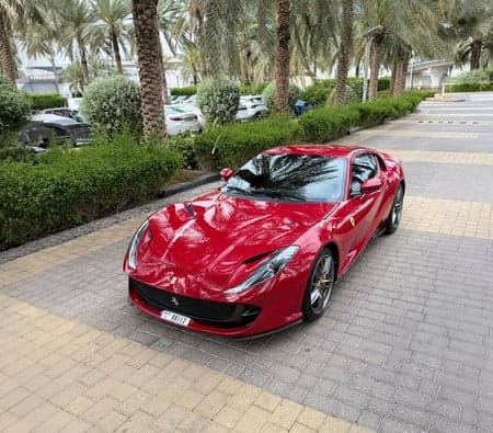 Ferrari 812 GTS 2025 huren in Dubai