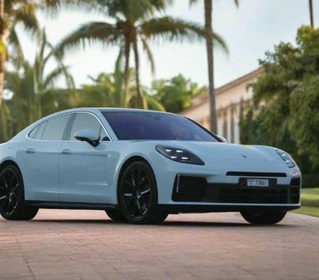 Porsche Panamera 2024 huren in Dubai