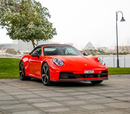 Porsche 911 Carrera 4 GTS 2025 huren in Dubai