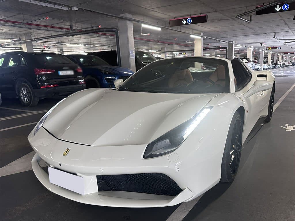 Ferrari 488 Spider huren in Ibiza
