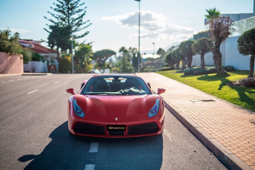 Ferrari 488 Spider huren in Madrid