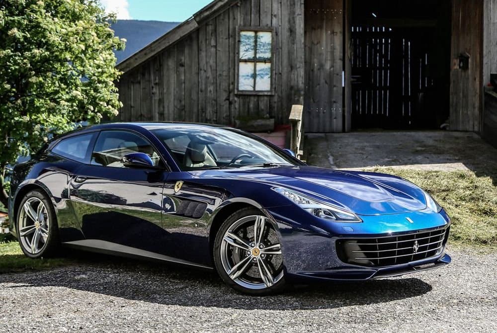 Ferrari GTC4 Lusso huren in Nice