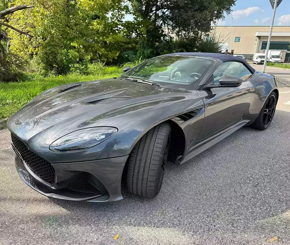 Aston Martin DBS Superleggera Volante