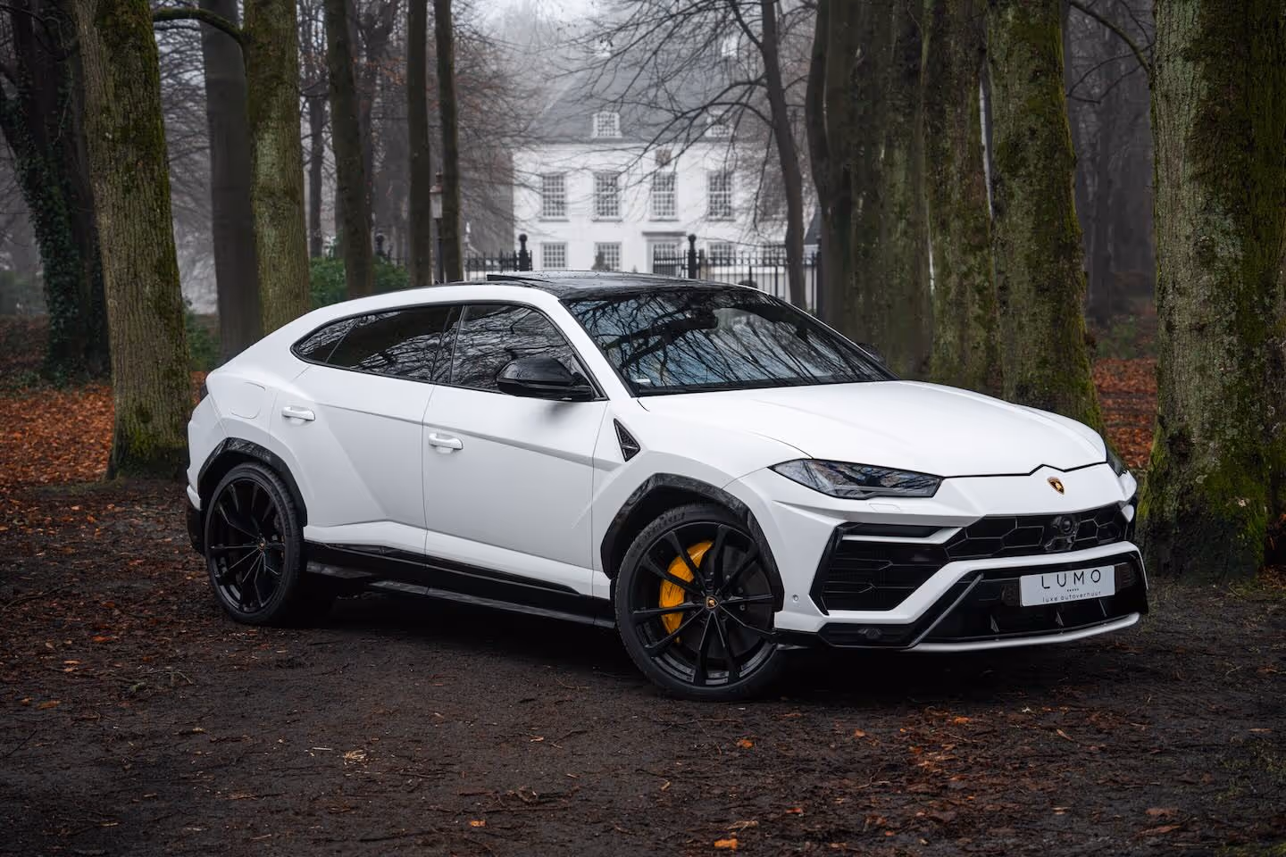 Lamborghini Urus Capsule white huren